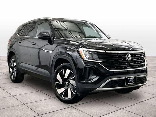 Deep Black Pearl Effect 2024 Volkswagen Atlas Cross Sport 2.0T SE w/Technology