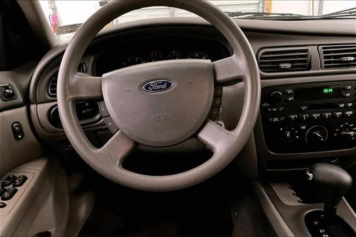 2004 Ford Taurus SES