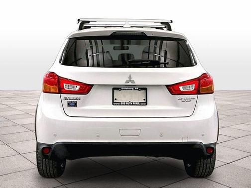 White 2017 Mitsubishi Outlander Sport 2.0 LE