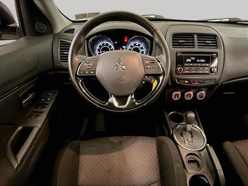 White 2017 Mitsubishi Outlander Sport 2.0 LE