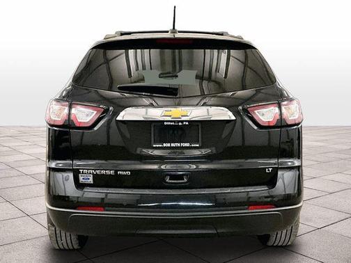 Mosaic Black Metallic 2017 Chevrolet Traverse 1LT