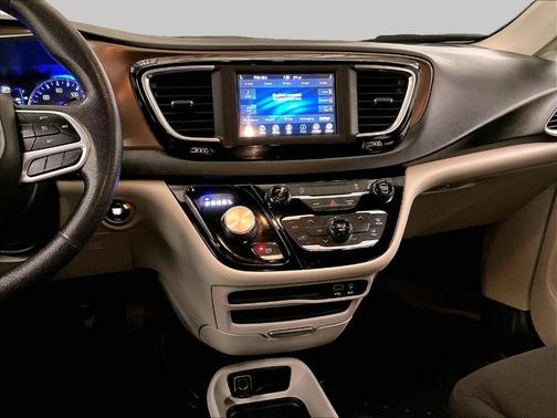 2020 Chrysler Voyager L