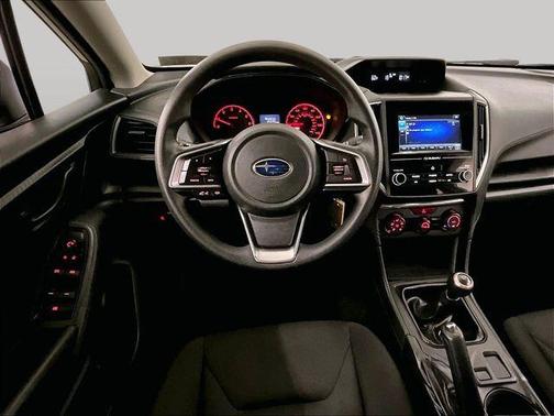 Ice Silver Metallic 2017 Subaru Impreza 2.0i