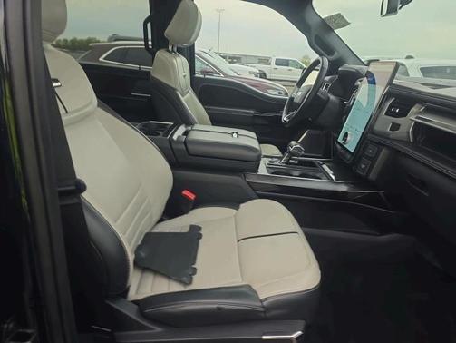 2022 Ford F-150 Lightning Platinum