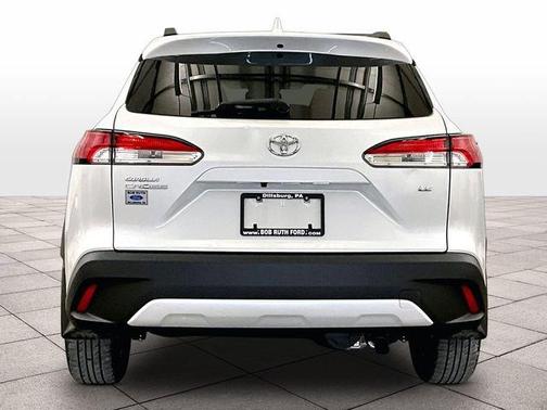 Pearl 2023 Toyota Corolla Cross LE