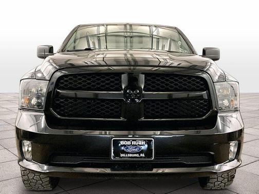 Brilliant Black Crystal Pearlcoat 2018 RAM 1500 Express