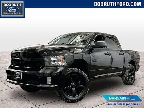 Brilliant Black Crystal Pearlcoat 2018 RAM 1500 Express
