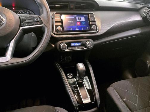 Super Black 2019 Nissan Kicks SV