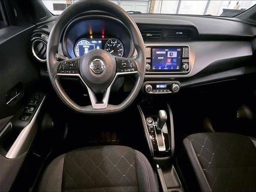 Super Black 2019 Nissan Kicks SV