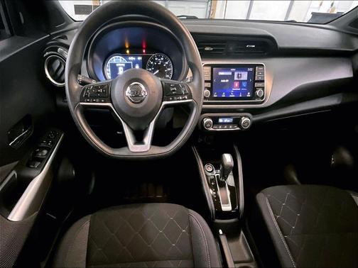 Super Black 2019 Nissan Kicks SV