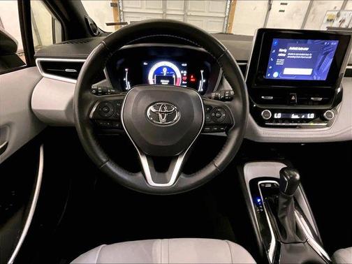 Pearl 2024 Toyota Corolla Hatchback XSE