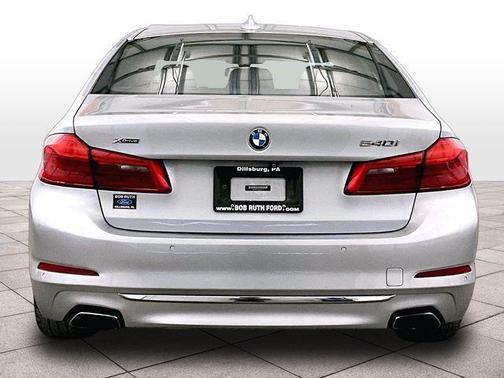 Glacier Silver Metallic 2019 BMW 540 i xDrive