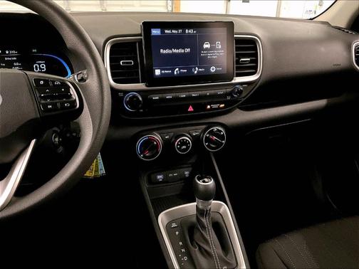 Black Noir Pearl 2023 Hyundai VENUE SE