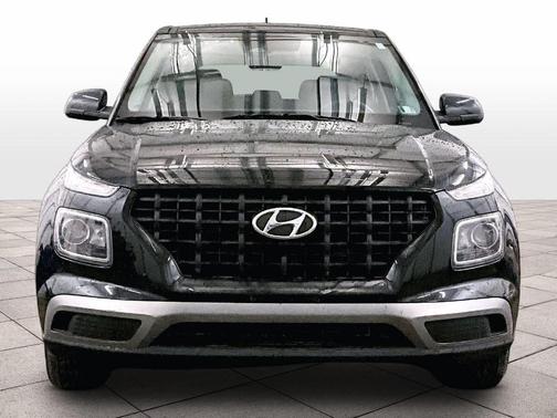 Black Noir Pearl 2023 Hyundai VENUE SE