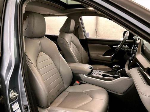 Moon Dust 2020 Toyota Highlander XLE