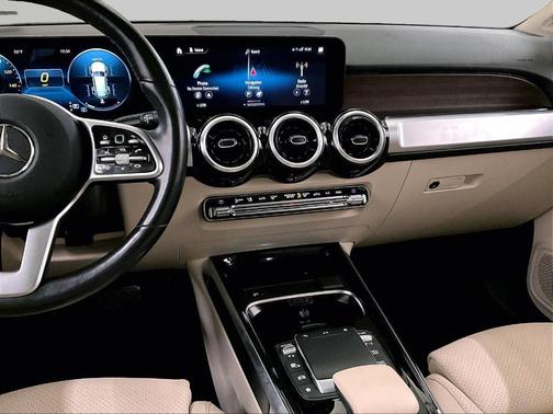 Metallic 2022 Mercedes-Benz GLB 250 Base 4MATIC