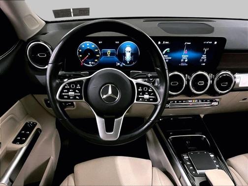 Metallic 2022 Mercedes-Benz GLB 250 Base 4MATIC