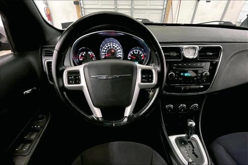 2013 Chrysler 200 Touring