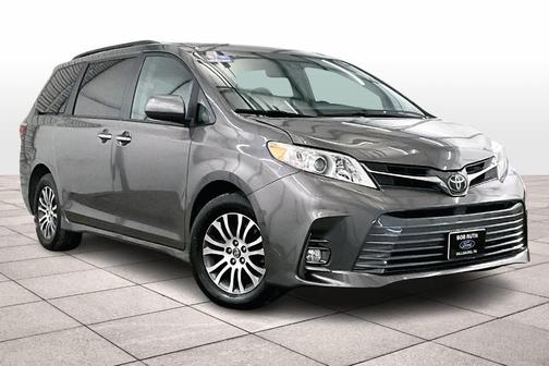 2020 Toyota Sienna XLE
