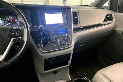 2020 Toyota Sienna XLE