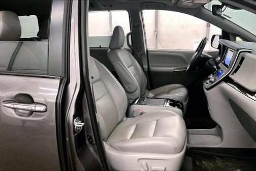 2020 Toyota Sienna XLE