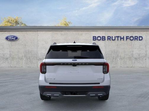 Space White Metallic 2026 Ford Explorer Active