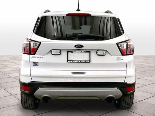 Oxford White 2018 Ford Escape SE