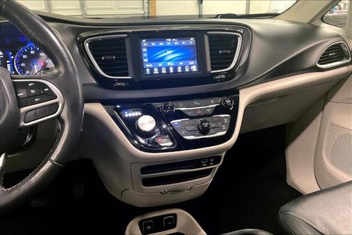 2020 Chrysler Pacifica Touring-L