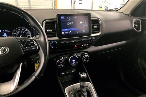 2022 Hyundai VENUE SEL