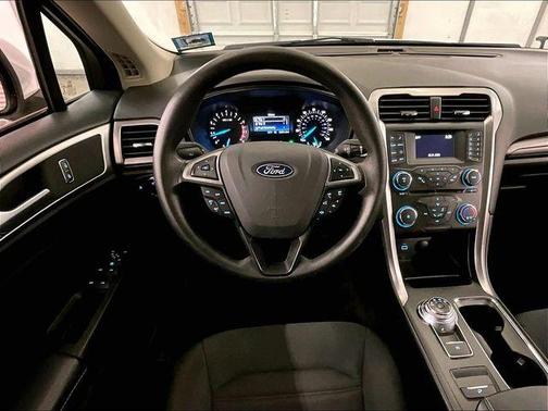 Oxford White 2018 Ford Fusion SE