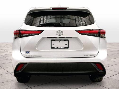Wind Chill Pearl 2022 Toyota Highlander XLE