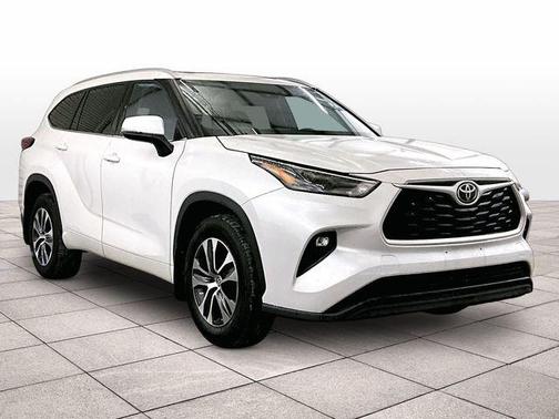 Pearl 2022 Toyota Highlander XLE