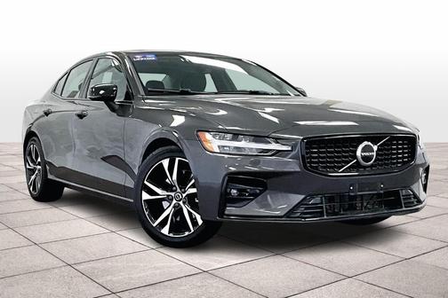 2024 Volvo S60 B5 Core Dark Theme