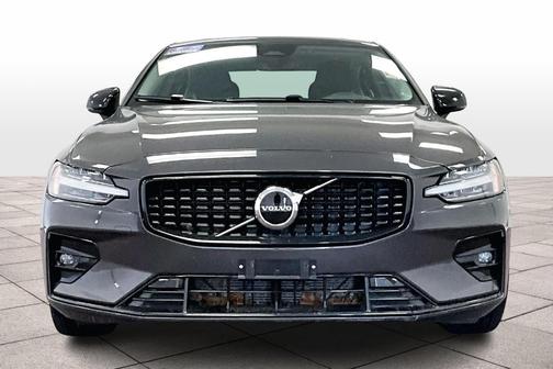 2024 Volvo S60 B5 Core Dark Theme