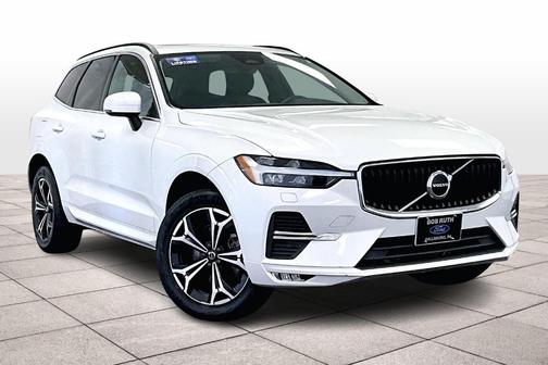 2022 Volvo XC60 B5 Momentum