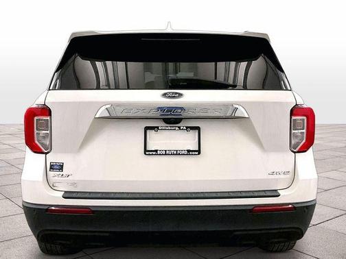 White Metallic 2022 Ford Explorer XLT