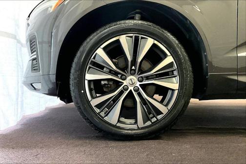 2022 Volvo XC60 B5 Momentum