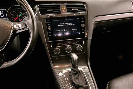 2018 Volkswagen Golf TSI SE