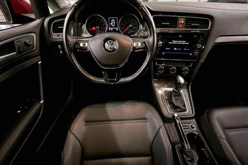 2018 Volkswagen Golf TSI SE