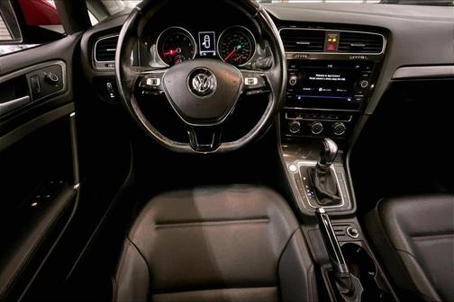 2018 Volkswagen Golf TSI SE