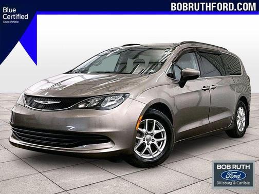 Molten Silver 2017 Chrysler Pacifica LX