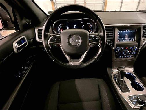 Granite Crystal Clearcoat Metallic 2021 Jeep Grand Cherokee Laredo E
