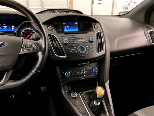 Tangerine Scream Tri-Coat 2016 Ford Focus ST Base
