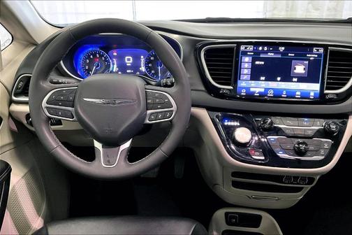 2024 Chrysler Pacifica Touring-L