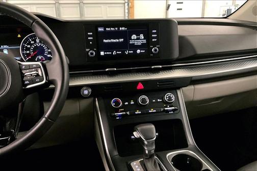 2024 Kia Carnival LX