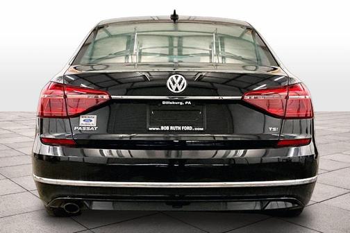 2017 Volkswagen Passat 1.8T R-Line