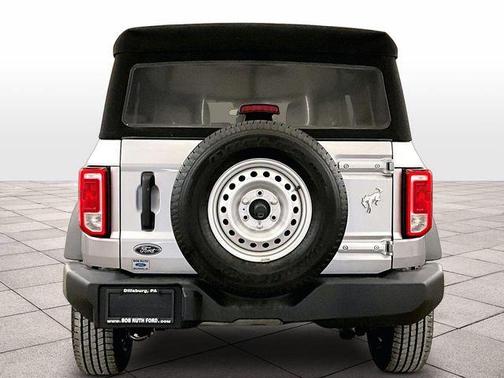 Iconic Silver Metallic 2023 Ford Bronco