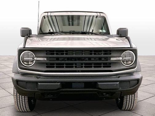 Iconic Silver Metallic 2023 Ford Bronco