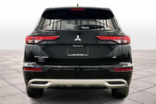 2023 Mitsubishi Outlander SE