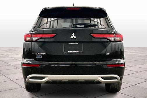 2023 Mitsubishi Outlander SE